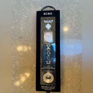 NWT BCBG Apple Watch Band: silver w clovers. Fun design! Fits models 38/40/41MM